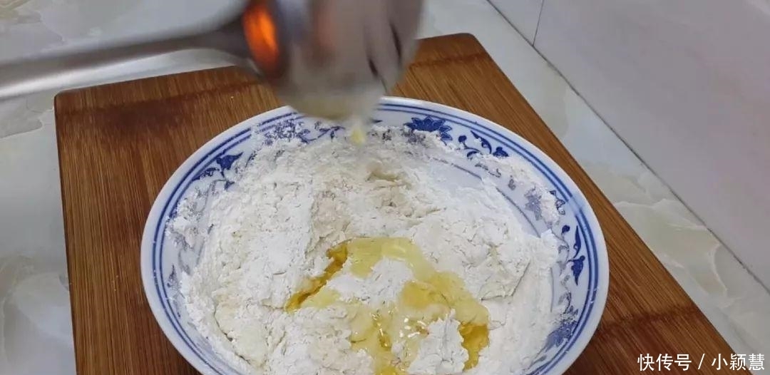 一滴水|1斤韭菜, 2个鸡蛋, 不用一滴水, 比韭菜盒子都好吃, 放凉都不会硬