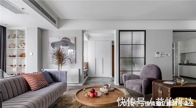 衣帽间|她家150㎡轻奢风，玄关就露着不俗的品味，客厅是她最钟爱的地方