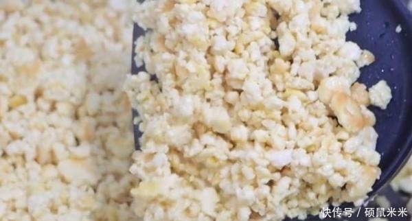 豆腐别只炒着吃,学会这样做,孩子天天点名吃,营养解馋,比肉香