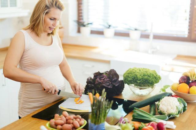 宝妈|90后宝妈朋友圈晒“孕装照”,忘记屏蔽亲戚,引来全家人怒斥