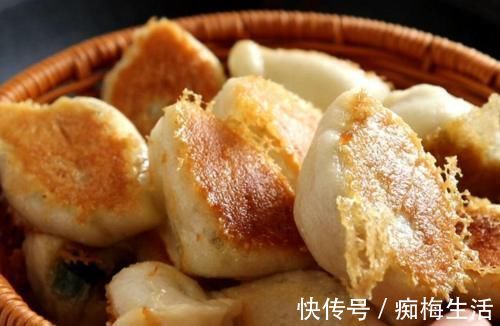 焦黄|水煎包怎么做才好吃?分享详细制作过程,松软鲜香,底部焦黄不糊