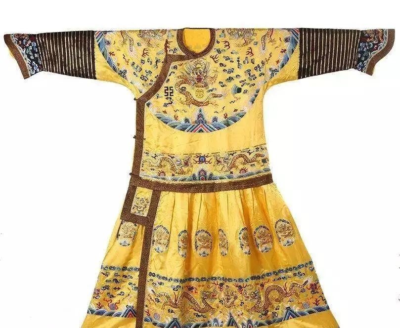 最后的皇朝大清,一件龙袍值多少钱?