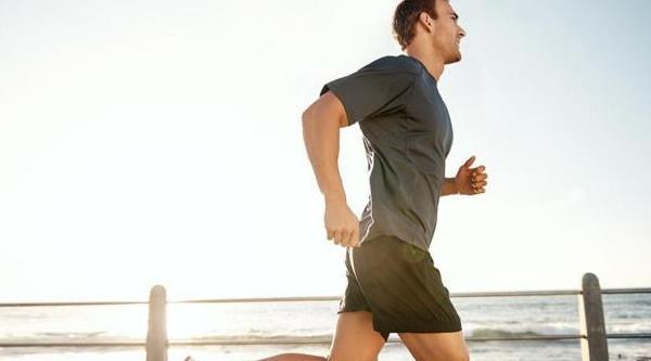 不应该做|早上起床后,你想先吃还是先喝水?营养师:3件事不要太“猛”!