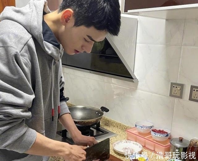 中餐厅 《中餐厅5》嘉宾群聊,赵丽颖杨紫一个不落,龚俊入群受冷遇