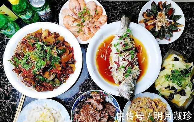 儿子|儿子领女友回家过年，看看妈妈做的年夜饭，网友这是想当婆婆了