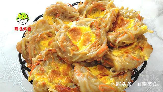 2个土豆4个鸡蛋，教你做好吃的土豆饼，当早餐，少油健康还营养