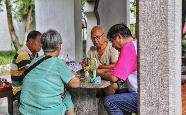 退休金|想要晚年过得幸福,父母要趁年轻存够这四份钱,才能真正无忧