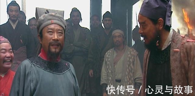 李逵!晁盖劫法场后,宋江为何突然下跪是感恩戴德还是别有用心!