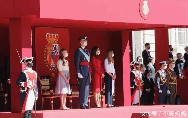 姐妹花|这朵西班牙姐妹花很少见,劳拉的蓝色连衣裙和她姐姐一样高