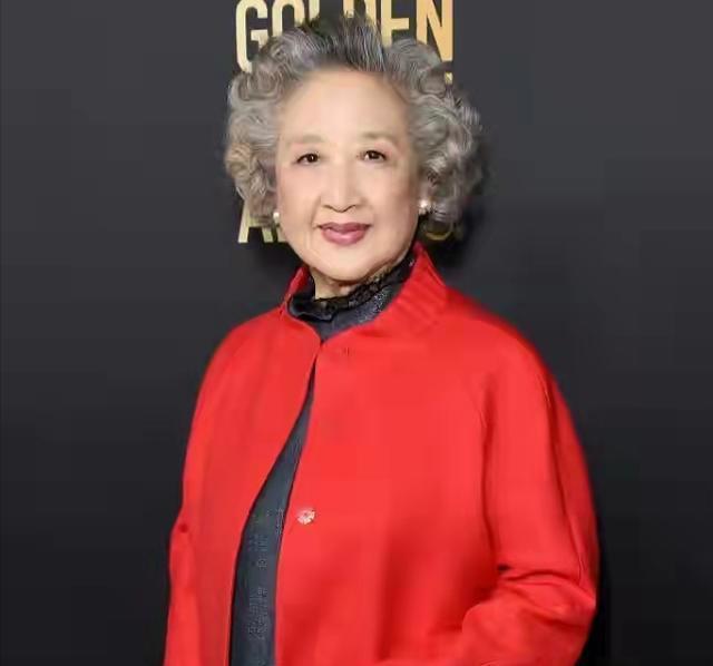 白发 这才是老年人最美的发型,蓬松卷发知性优雅,花白发更显成熟魅力