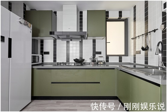 顶吸式|为什么聪明人宁愿多花钱也要买集成灶看了别人家的厨房，我信了