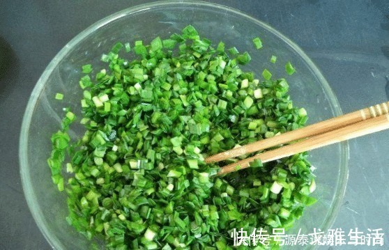 调韭菜鸡蛋馅时，最忌放这2种料，却有很多人爱放，难怪饺子不香