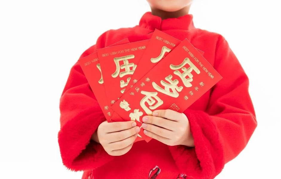 父母|3岁小孩去银行存压岁钱，当我看到数目的时候，我竟很是心疼我自己