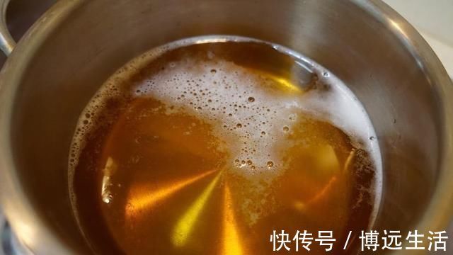 土壤|养花土板结“戳不动”，“2种水”家家都有，七天浇1次，疏松肥沃