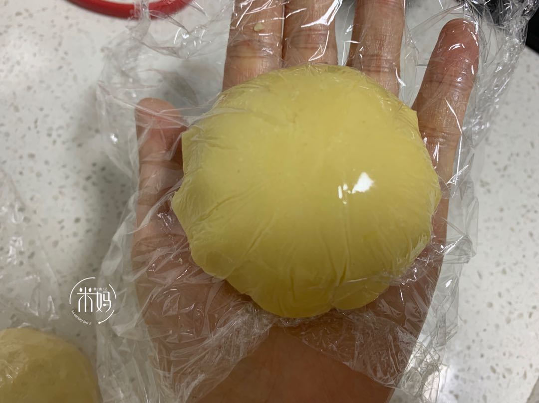 自从学会面粉这种做法，女儿隔三差五点名吃，缺点就是太酥太好吃