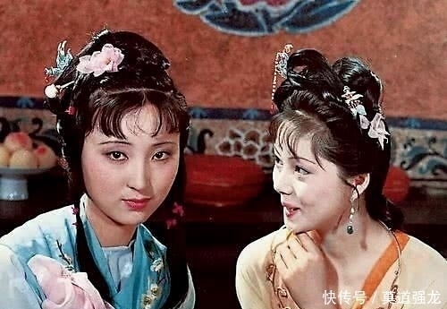 薛宝钗@莺儿同宝玉微露意:她还有几样世人没见过的好处,究竟指的是什么