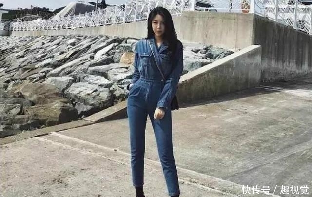 潮流的连体牛仔裤美女,曼妙身姿令人牵挂