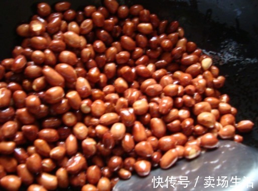 炸花生米时,只需多加一步,炸出来又香又脆,却好多人不清楚!