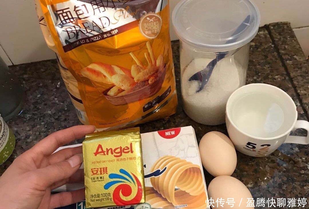 筋度|做面包时，不用烤箱，多加一步就能快速揉出膜，蒸好的面包松软拉