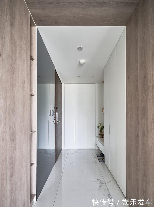 定制|我考虑清楚了，玄关柜靠墙定制L型，储物量大，功能一体化也不挤