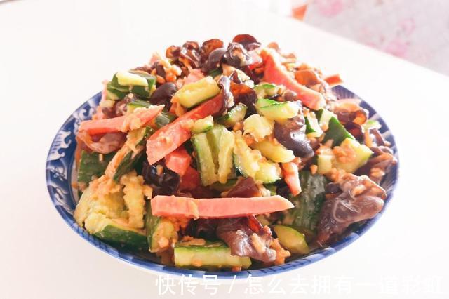 黄瓜|不论男女,晚上空腹吃它,相当于慢跑1小时,大肚腩慢慢变平