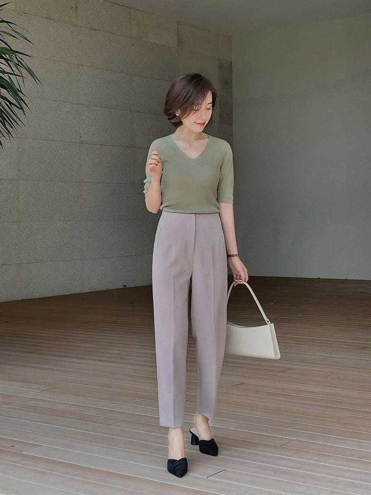 针织衫|过了50岁+的女人怎么穿?学会这几个搭配要点,让你减龄又时髦