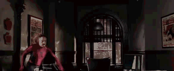 |搞笑GIF:今天太倒霉了,大清早的被一只狗欺负了!