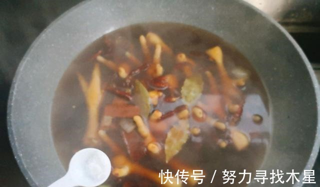 卤鸡脚|自己在家做卤鸡脚,Q弹可口,制作简单又好吃!
