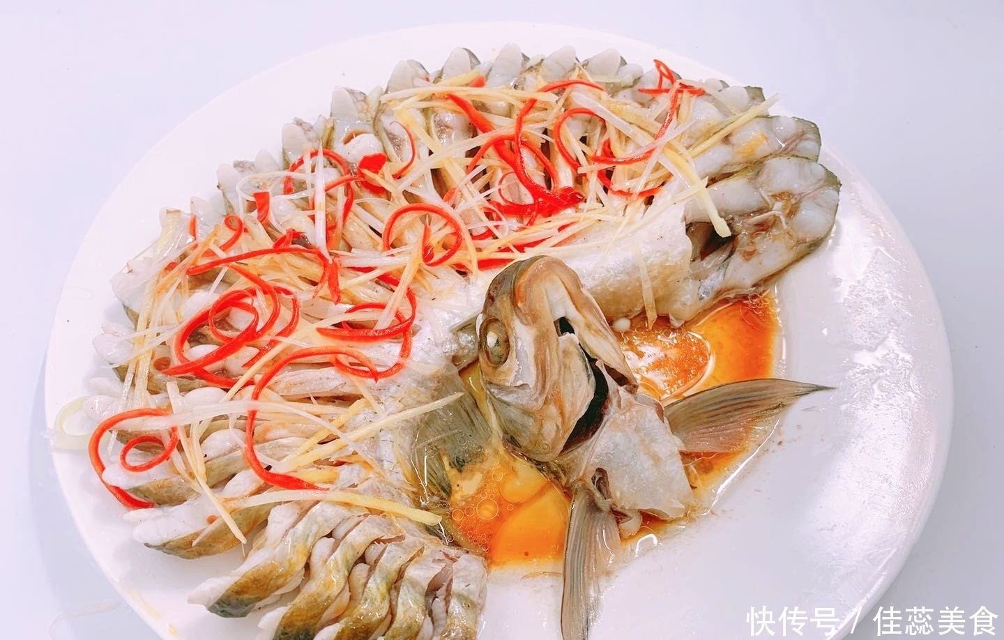 鱼肉最好吃的做法,不加一滴水,6分钟就出锅,全家都抢着吃