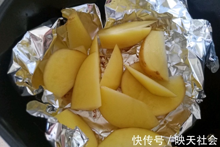 孩子|土豆的新吃法,上桌就被抢光,外酥里软,孩子很喜欢