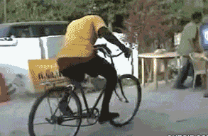 |搞笑GIF：今天和女朋友出门忘记带药怎么办