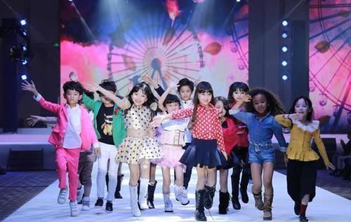 冯女士|家长看完幼儿园午睡实拍,再也不买这种衣服了,你家没准也有