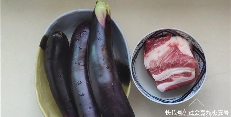 面条和茄子一起做,原来这么好吃,我家隔三岔五做,每次吃光光