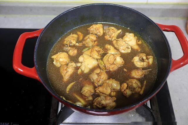 台式三杯鸡的家常做法,后悔没早几年做,1斤多鸡腿一扫而光