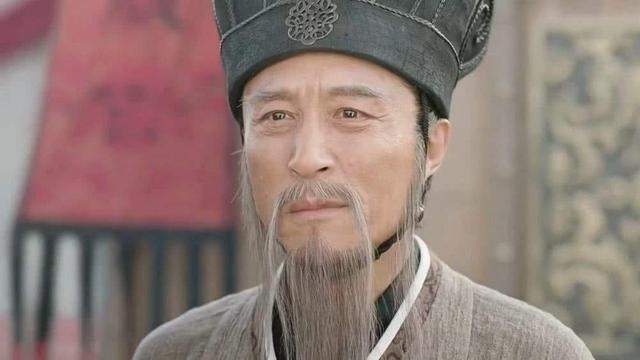 专家们!汉代留下一件陶俑,证明两个“鹰目狼顾”的名人,有可能是存在的