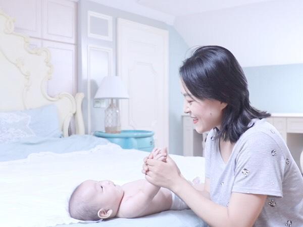 生长发育|新生儿抚触你了解多少四个部位多抚摸,能促进娃大脑发育