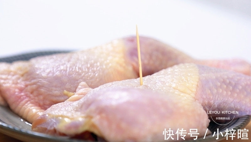 滋味|蒸出来的美味,又鲜又嫩的鸡腿吃法,一滴油没放,清淡有滋味