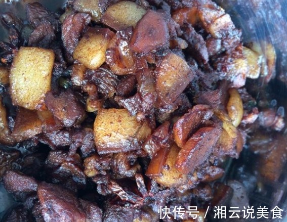 第一次跟男朋友回乡下老家,婆婆做四道菜招待,不好看但很用心