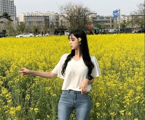 女人味 展现身段的紧身牛仔裤,塑造出性感身材让人羡慕!装点韩范穿搭