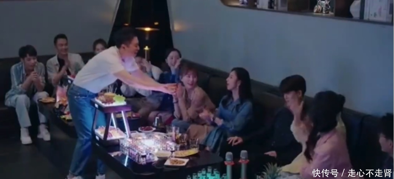 《乌鸦小姐与蜥蜴先生》顾川陪着姜小宁一起唱歌跑调,现场嗨起来