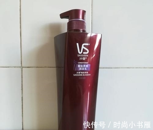 头皮|已被拉入“黑名单”的洗发水,学生党却偏爱,难怪头发“大把掉”
