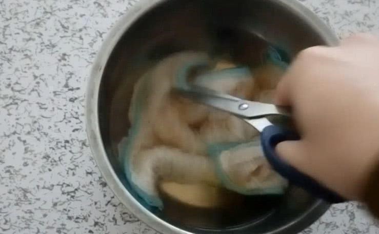 洗碗抹布油腻腻的洗不干净，原来要这样洗才洗的干净，这么简单