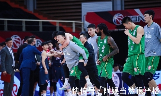 杨鸣|辽宁男篮拒绝交易!争议后卫留队成功,杨鸣再给他一次机会