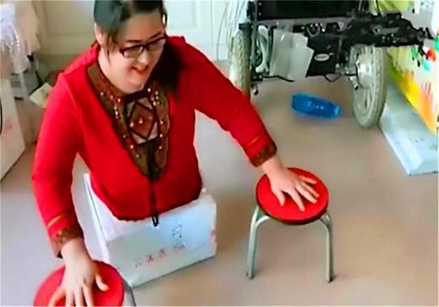 孩子|“无腿妈妈”执意生孩子,试管生下双胞胎,5年后她过得怎么样了