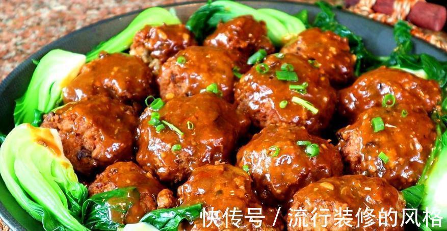 红烧狮子头的正宗做法，关键是调肉馅，厨师长教你3招，醇香味浓