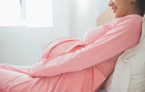 孕妇枕|平躺睡觉,胎儿啥感受?孕妈知晓后很心疼,附孕期不同阶段的睡姿