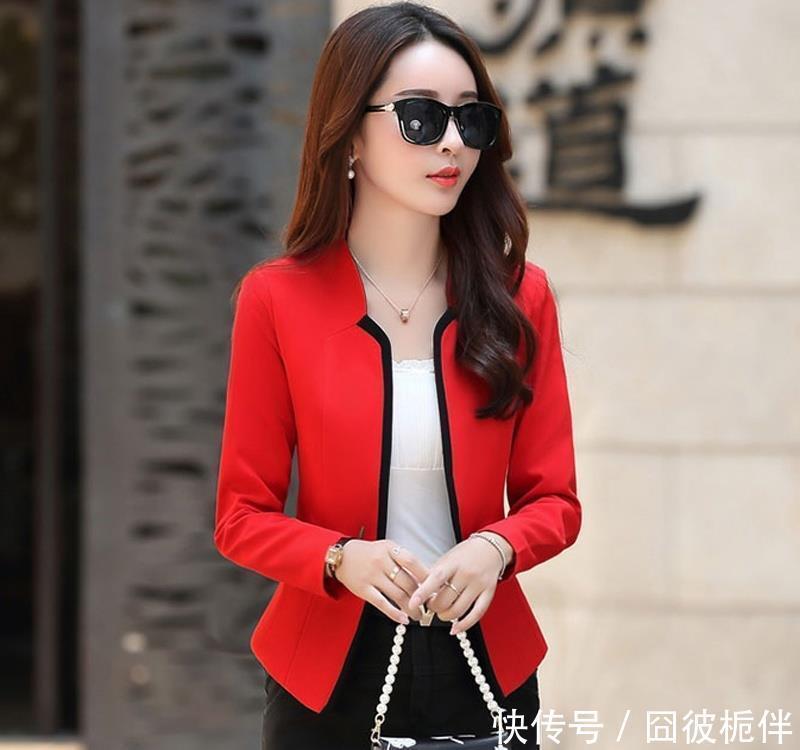 四五十岁女人别跟不上潮流，瞧瞧下面女人怎么穿，一个比一个美