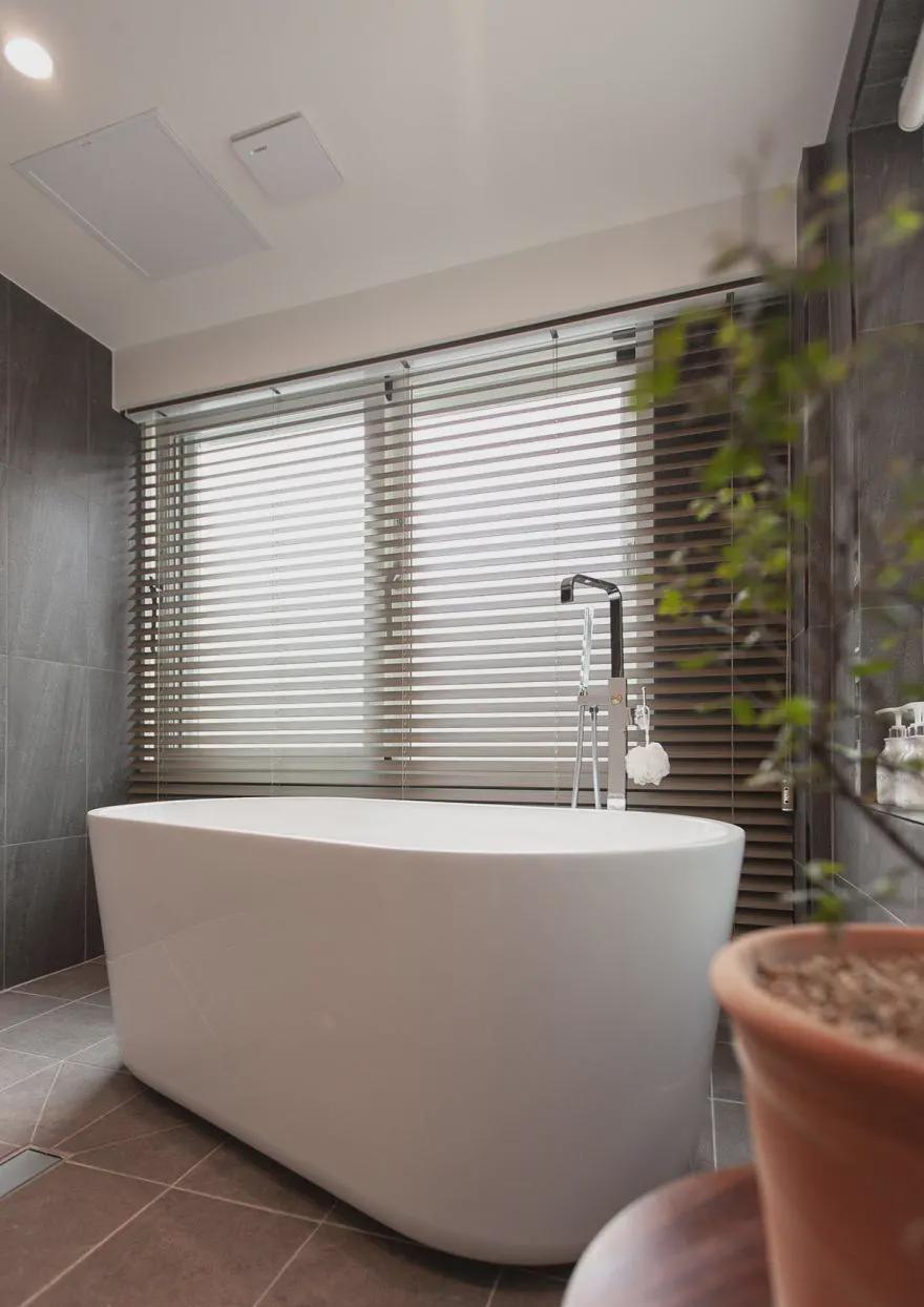 洗衣篮|这套80㎡的极简房子，将客厅改成起居室，发生了不可思议的改变