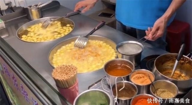 金黄|大叔卖“金黄果”一份5元,一天卖400份,顾客:非常好吃!