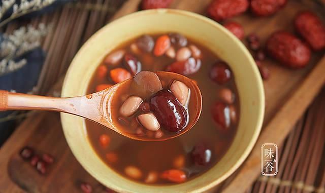 喝出|天冷了,女性要多喝五红汤,每天一碗,补血养血,喝出好气色!